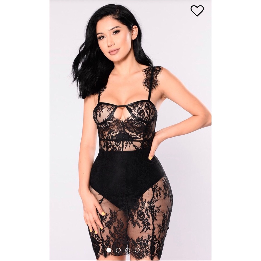 LACE DRESS SIZE MEDIUM (M) NEW